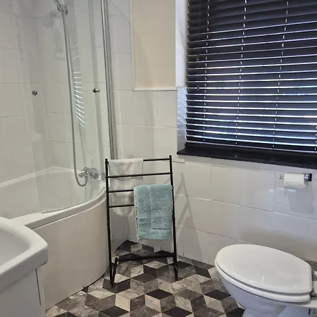 Arthurs -charming Courtyard In The Heart Of Kendal, The District Κένταλ