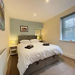 Arthurs -charming Courtyard In The Heart Of Kendal, The District 아파트 *