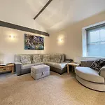 Arthurs -charming Courtyard In The Heart Of Kendal, The District 켄달