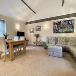 Arthurs -charming Courtyard In The Heart Of Kendal, The District 아파트