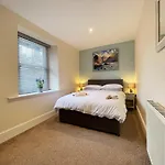 Arthurs -charming Courtyard In The Heart Of Kendal, The District *