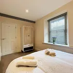 Arthurs -charming Courtyard In The Heart Of Kendal, The District 아파트