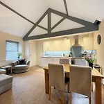 Arthurs -charming Courtyard In The Heart Of Kendal, The District 아파트 *