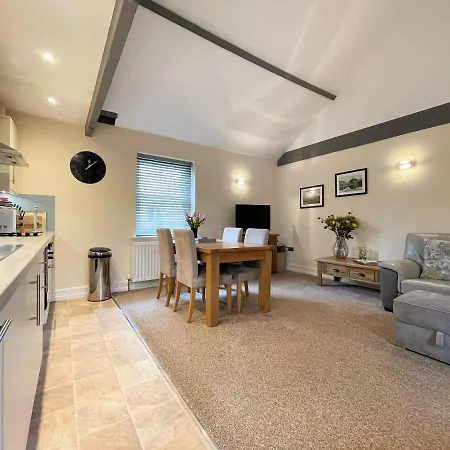 Arthurs -charming Courtyard In The Heart Of Kendal, The District 아파트