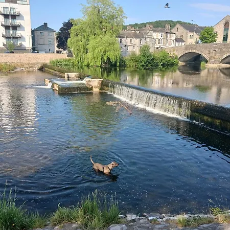 Arthurs -charming Courtyard In The Heart Of Kendal, The District 아파트 *